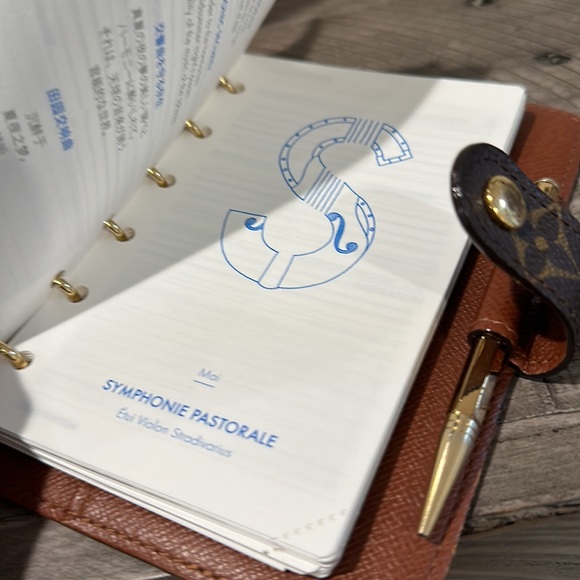 Unused - LV Calendar/Organizer Booklet - Picture 6 of 9